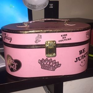JUICY COUTURE KISS ME COUTURE TRAVEL STORAGE BAG